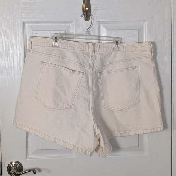 NWT Abercrombie & Fitch The 90s Relaxed‎ Cutoff Short in Cream Size 35 Waist - Picture 4 of 9